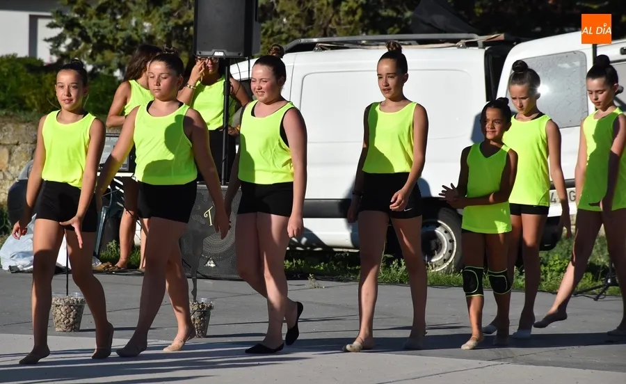 Foto 6 - El medio centenar de participantes en el Campus de Gimnasia R&iacute;tmica muestra a sus familias lo aprendido