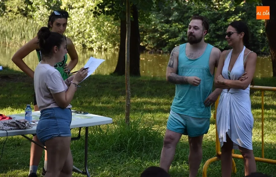 Foto 5 - Alejandro y Jorge se imponen en el concurso de preguntas promovido por Mir&oacute;briga Joven