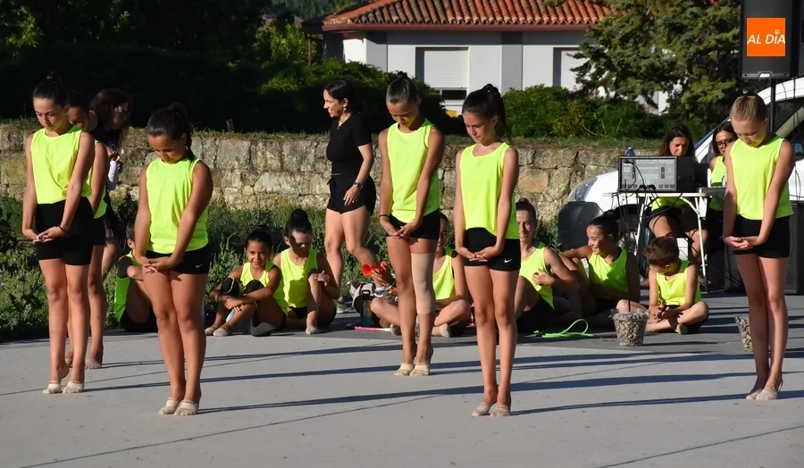 Foto 9 - El medio centenar de participantes en el Campus de Gimnasia R&iacute;tmica muestra a sus familias lo aprendido