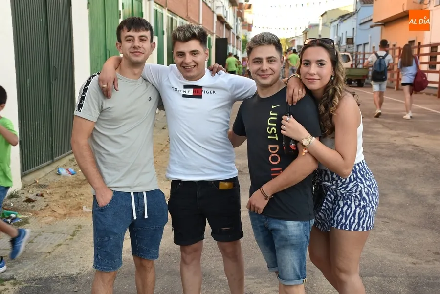 Foto 2 - La Charanga La Clave anima el ambiente como enlace hacia la velada festiva sabatina