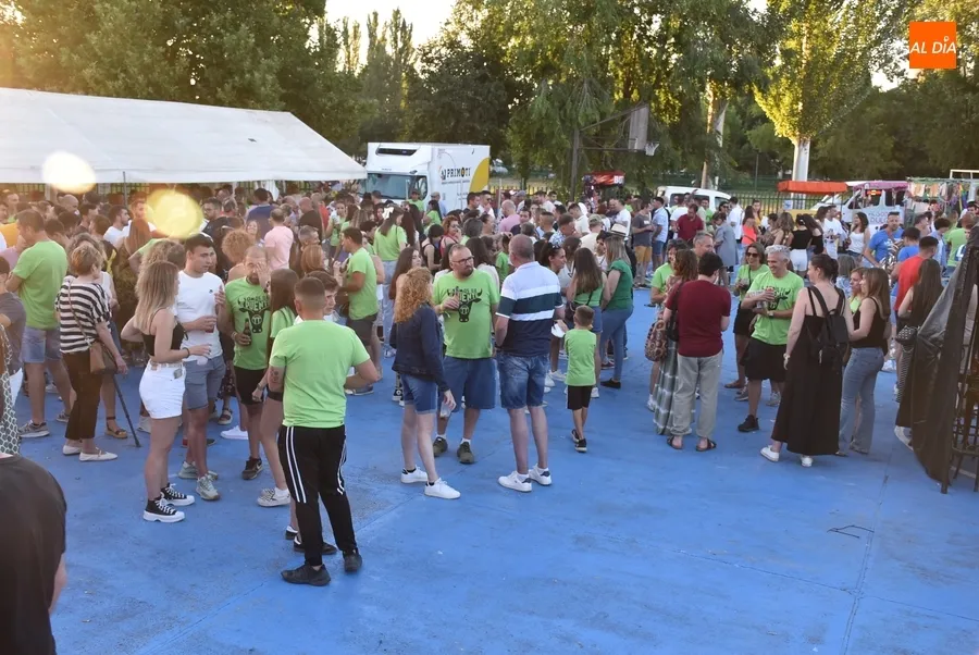 Foto 3 - La Charanga La Clave anima el ambiente como enlace hacia la velada festiva sabatina