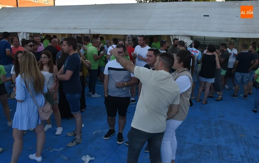 Foto 11 - La Charanga La Clave anima el ambiente como enlace hacia la velada festiva sabatina