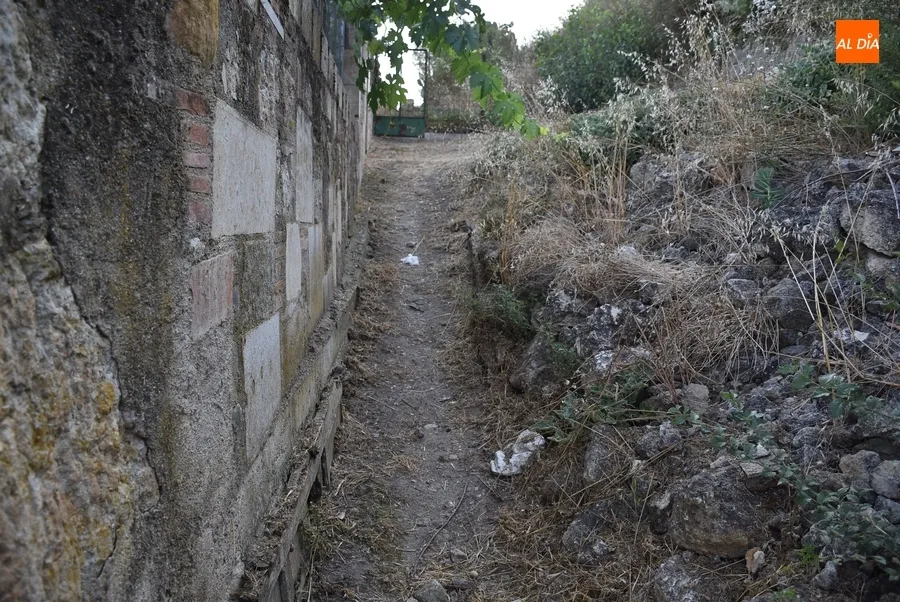 Foto 8 - Alertan de la peligrosidad de uno de los caminos de bajada al r&iacute;o
