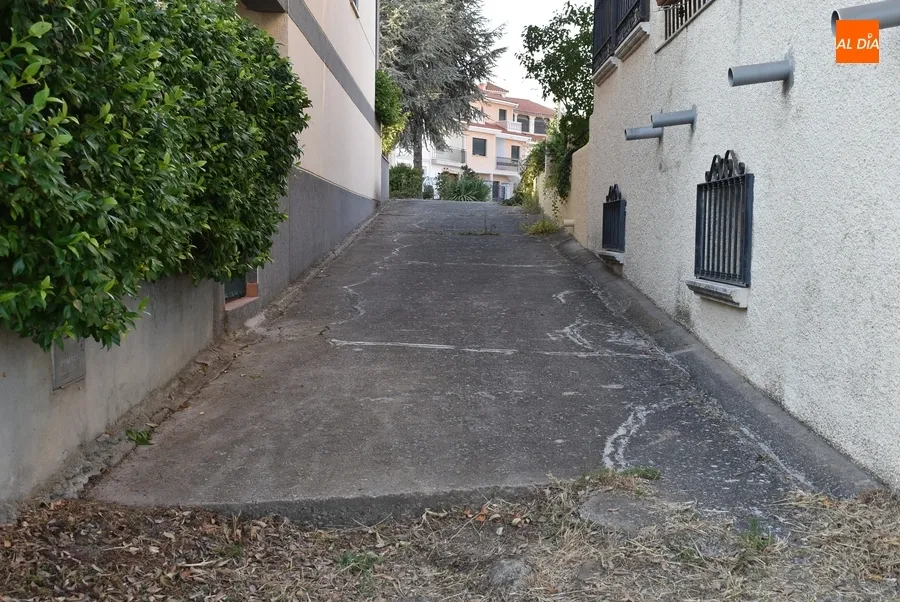 Foto 10 - Alertan de la peligrosidad de uno de los caminos de bajada al r&iacute;o