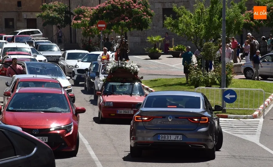 Foto 4 - 37 coches, una moto y una silla de ruedas reciben la bendici&oacute;n de San Crist&oacute;bal