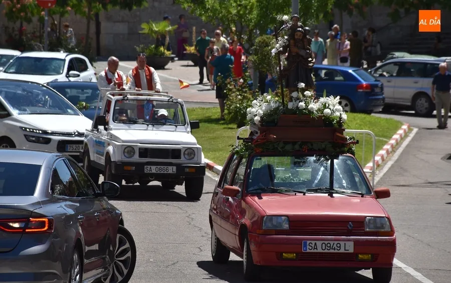 Foto 5 - 37 coches, una moto y una silla de ruedas reciben la bendici&oacute;n de San Crist&oacute;bal