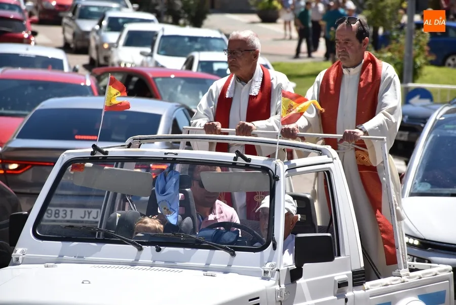 Foto 8 - 37 coches, una moto y una silla de ruedas reciben la bendici&oacute;n de San Crist&oacute;bal