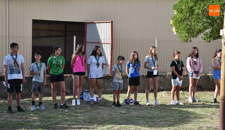 Foto 4 - Medio centenar de miembros del Grupo Scout Kennedy se van de campamento a Serradilla del Llano