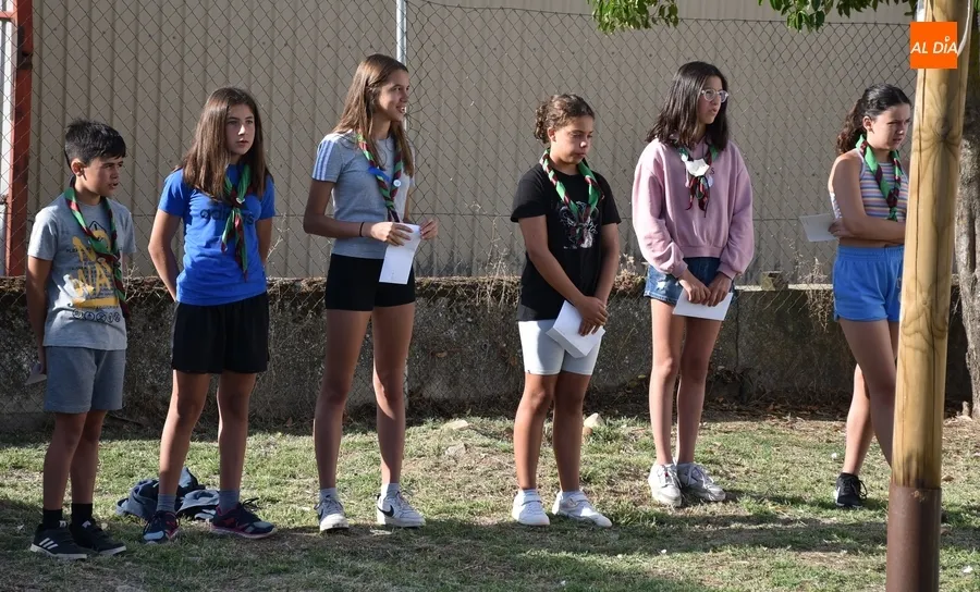 Foto 6 - Medio centenar de miembros del Grupo Scout Kennedy se van de campamento a Serradilla del Llano