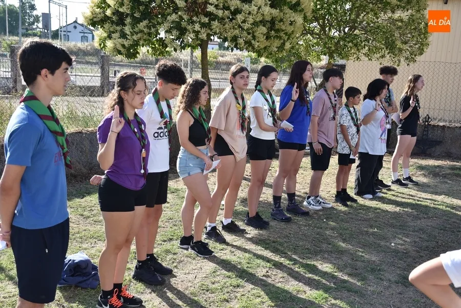 Foto 7 - Medio centenar de miembros del Grupo Scout Kennedy se van de campamento a Serradilla del Llano