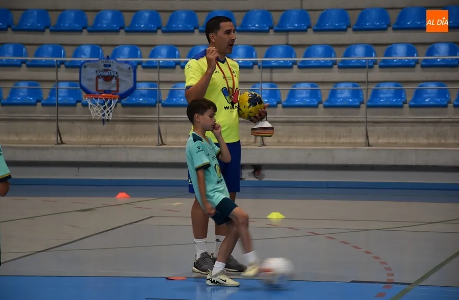 Foto 2 - En marcha la 5&ordf; edici&oacute;n del Campus de F&uacute;tbol Sala que comanda Jos&eacute; Ruiz