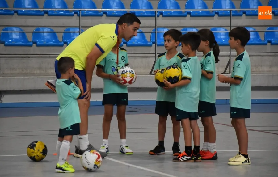 Foto 4 - En marcha la 5&ordf; edici&oacute;n del Campus de F&uacute;tbol Sala que comanda Jos&eacute; Ruiz