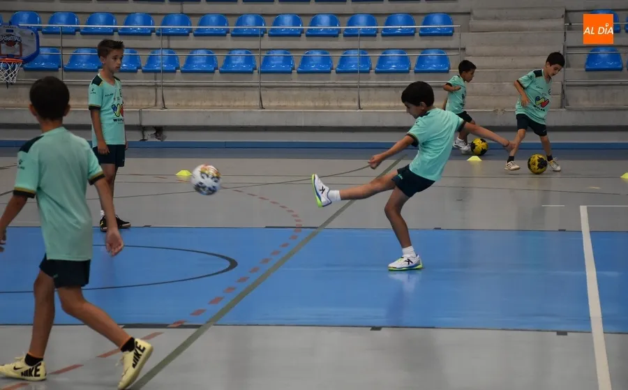 Foto 8 - En marcha la 5&ordf; edici&oacute;n del Campus de F&uacute;tbol Sala que comanda Jos&eacute; Ruiz