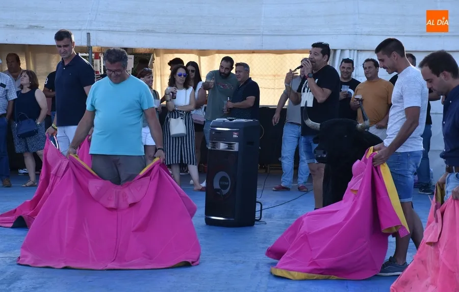 Foto 6 - Los Aficionados Pr&aacute;cticos ampl&iacute;an el esp&iacute;ritu taurino del Barrio Nuevo como cierre de sus fiestas