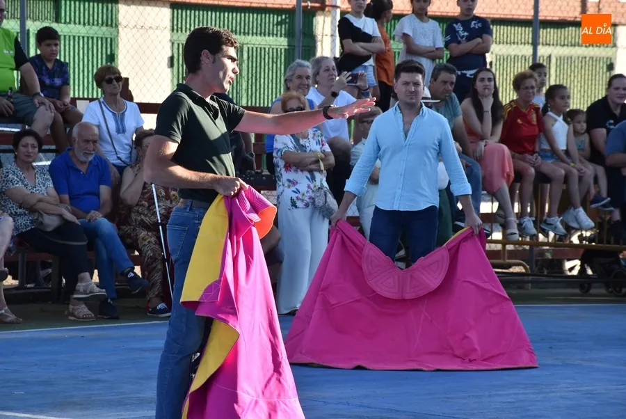 Foto 7 - Los Aficionados Pr&aacute;cticos ampl&iacute;an el esp&iacute;ritu taurino del Barrio Nuevo como cierre de sus fiestas