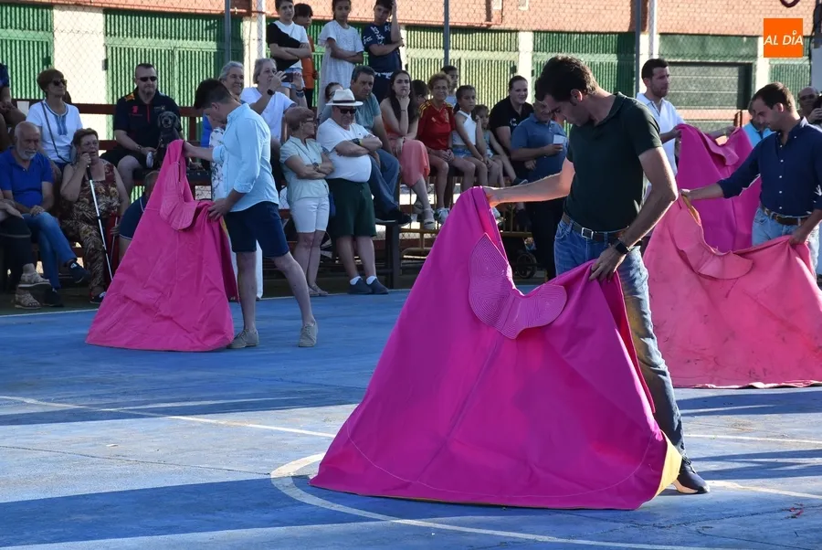 Foto 8 - Los Aficionados Pr&aacute;cticos ampl&iacute;an el esp&iacute;ritu taurino del Barrio Nuevo como cierre de sus fiestas