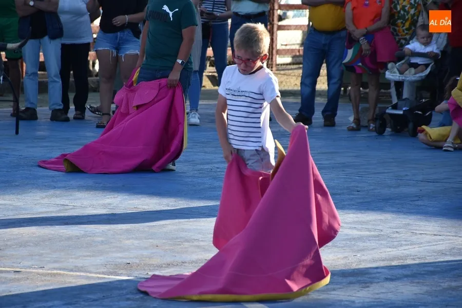 Foto 9 - Los Aficionados Pr&aacute;cticos ampl&iacute;an el esp&iacute;ritu taurino del Barrio Nuevo como cierre de sus fiestas