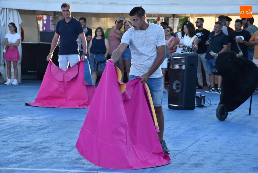 Foto 10 - Los Aficionados Pr&aacute;cticos ampl&iacute;an el esp&iacute;ritu taurino del Barrio Nuevo como cierre de sus fiestas