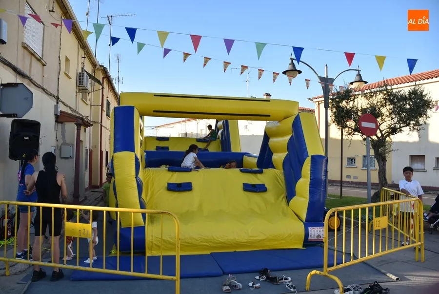 Foto 3 - Los m&aacute;s peque&ntilde;os se encargan de abrir las fiestas de la Avenida de Espa&ntilde;a