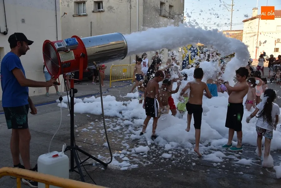 Foto 6 - Los m&aacute;s peque&ntilde;os se encargan de abrir las fiestas de la Avenida de Espa&ntilde;a