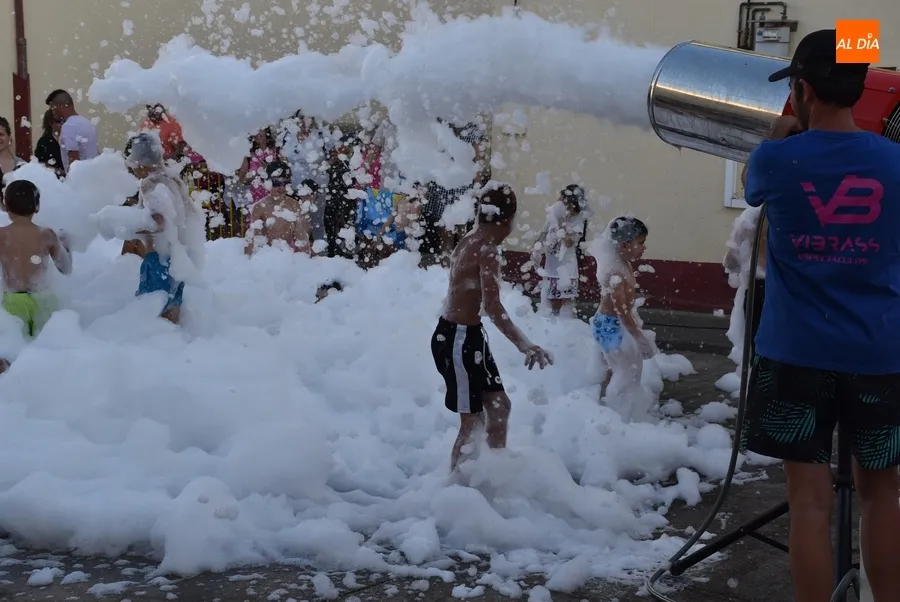 Foto 8 - Los m&aacute;s peque&ntilde;os se encargan de abrir las fiestas de la Avenida de Espa&ntilde;a