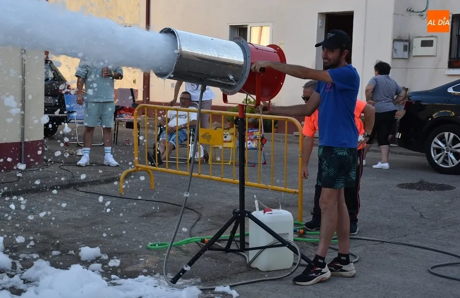 Foto 9 - Los m&aacute;s peque&ntilde;os se encargan de abrir las fiestas de la Avenida de Espa&ntilde;a