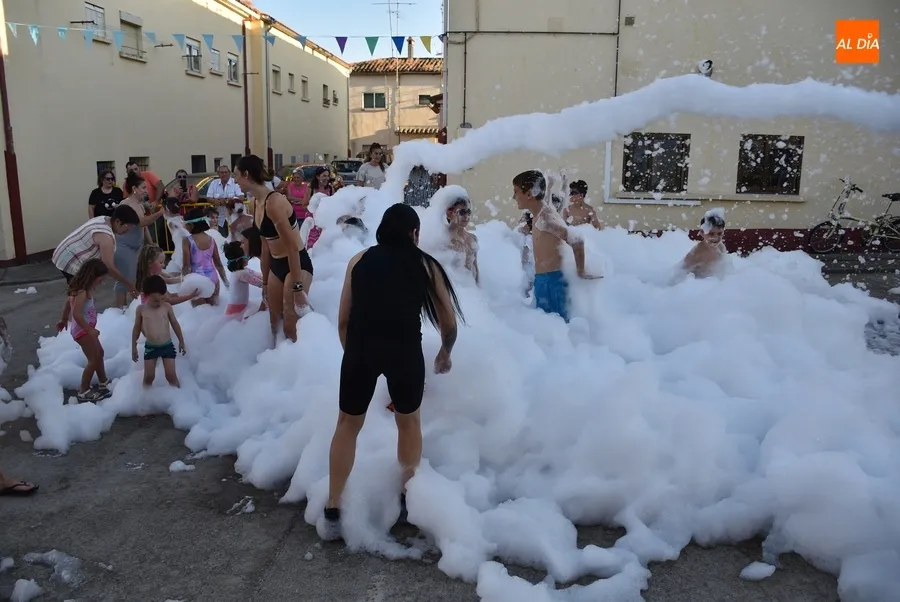 Foto 10 - Los m&aacute;s peque&ntilde;os se encargan de abrir las fiestas de la Avenida de Espa&ntilde;a