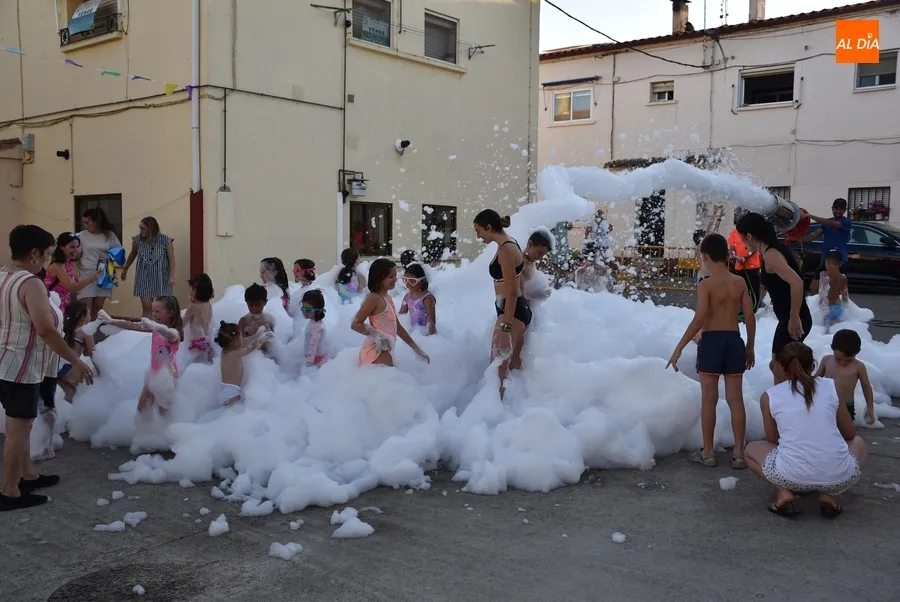 Foto 11 - Los m&aacute;s peque&ntilde;os se encargan de abrir las fiestas de la Avenida de Espa&ntilde;a