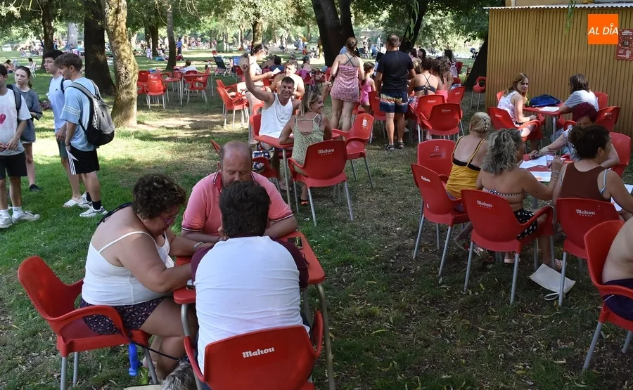 Foto 4 - El bingo musical revoluciona la tarde del viernes en El Pic&oacute;n