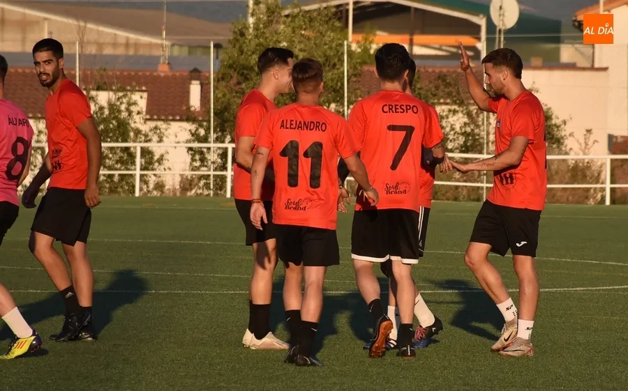 Foto 4 - El Puente con holgura y Zona Verde por la m&iacute;nima se meten en la final de la Farinato League