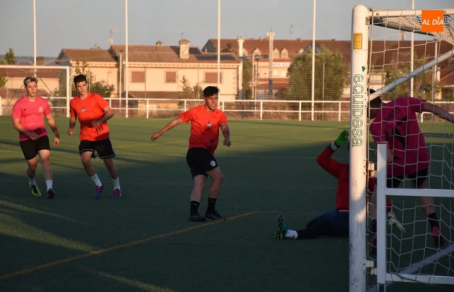 Foto 8 - El Puente con holgura y Zona Verde por la m&iacute;nima se meten en la final de la Farinato League