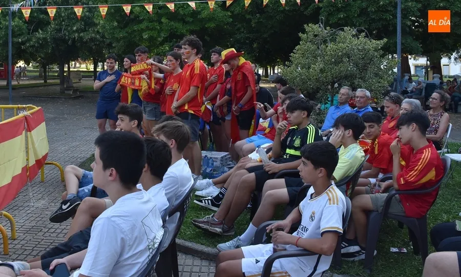 Foto 3 - Novedoso seguimiento colectivo a la Selecci&oacute;n Espa&ntilde;ola en Mir&oacute;briga gracias a la AVV de San Andr&eacute;s