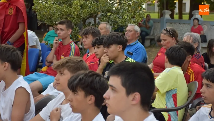 Foto 4 - Novedoso seguimiento colectivo a la Selecci&oacute;n Espa&ntilde;ola en Mir&oacute;briga gracias a la AVV de San Andr&eacute;s
