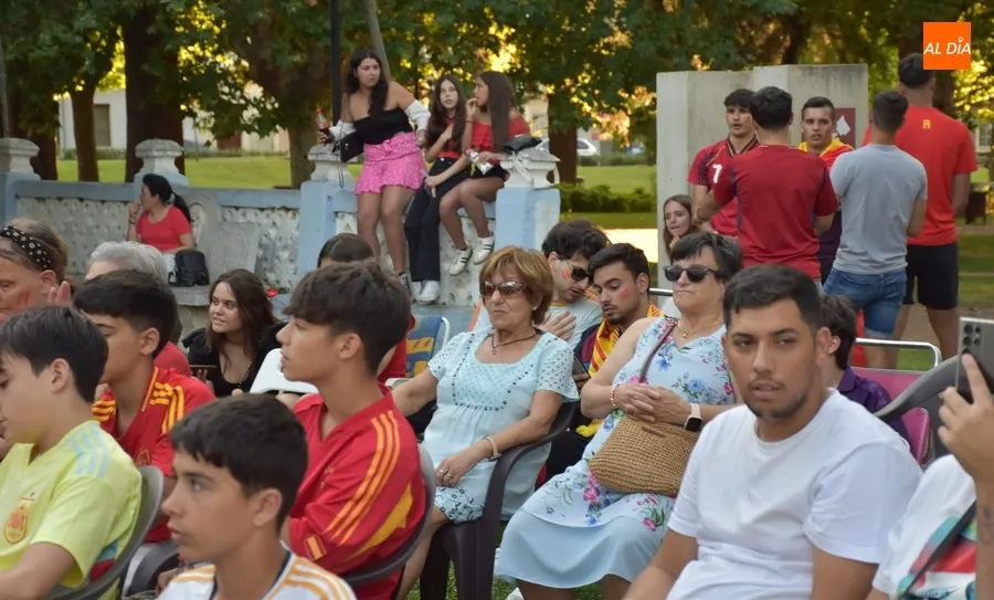 Foto 5 - Novedoso seguimiento colectivo a la Selecci&oacute;n Espa&ntilde;ola en Mir&oacute;briga gracias a la AVV de San Andr&eacute;s