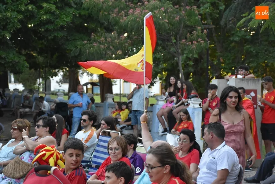 Foto 6 - Novedoso seguimiento colectivo a la Selecci&oacute;n Espa&ntilde;ola en Mir&oacute;briga gracias a la AVV de San Andr&eacute;s