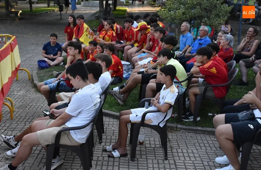 Foto 9 - Novedoso seguimiento colectivo a la Selecci&oacute;n Espa&ntilde;ola en Mir&oacute;briga gracias a la AVV de San Andr&eacute;s