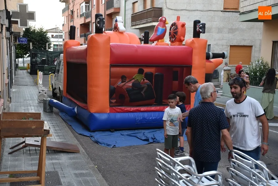 Foto 5 - Juegos para ni&ntilde;os y la m&uacute;sica de Back to the Covers abren las fiestas de Santa Ana