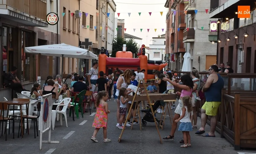 Foto 6 - Juegos para ni&ntilde;os y la m&uacute;sica de Back to the Covers abren las fiestas de Santa Ana