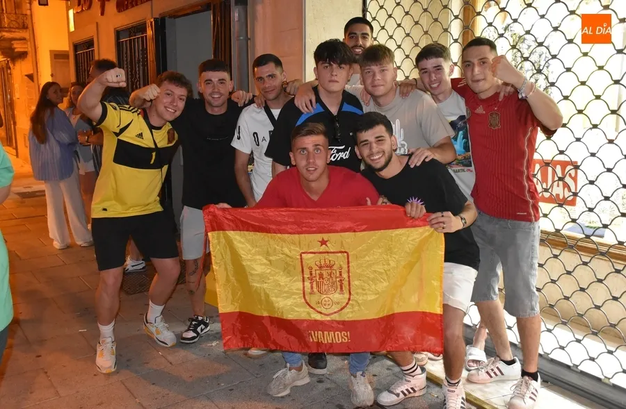 Foto 2 - Todo Ciudad Rodrigo festeja el regreso de Espa&ntilde;a a la cima de Europa 12 a&ntilde;os despu&eacute;s