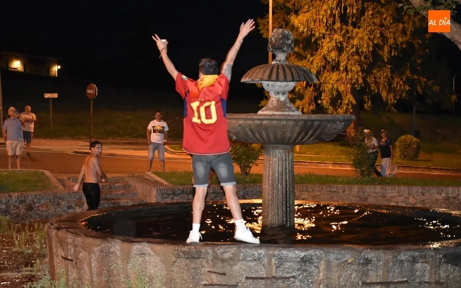 Foto 6 - Todo Ciudad Rodrigo festeja el regreso de Espa&ntilde;a a la cima de Europa 12 a&ntilde;os despu&eacute;s