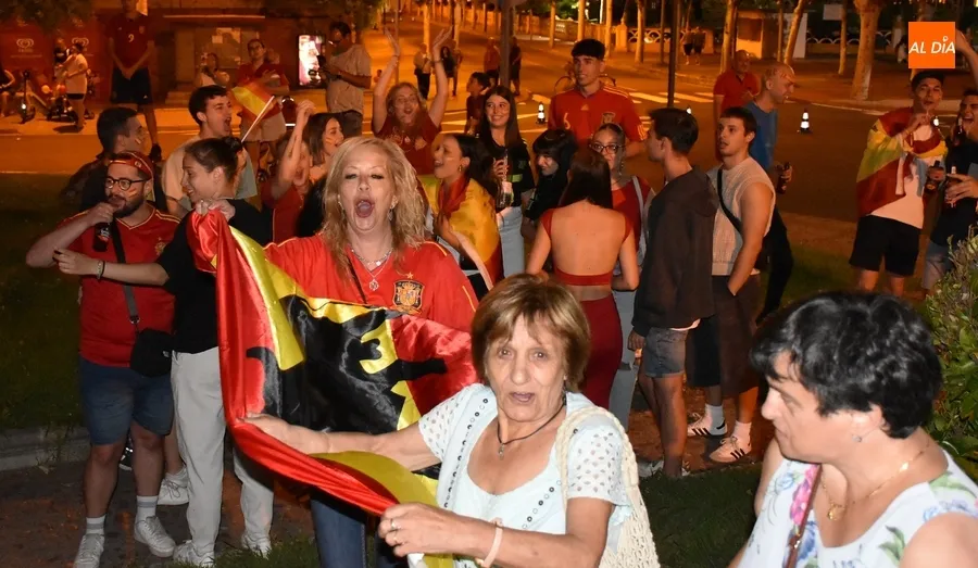 Foto 7 - Todo Ciudad Rodrigo festeja el regreso de Espa&ntilde;a a la cima de Europa 12 a&ntilde;os despu&eacute;s