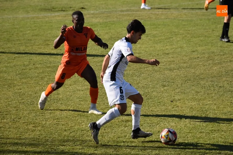 Foto 11 - El Ciudad Rodrigo CF abre la pretemporada adjudic&aacute;ndose el triangular ante Zamora e &Iacute;beros