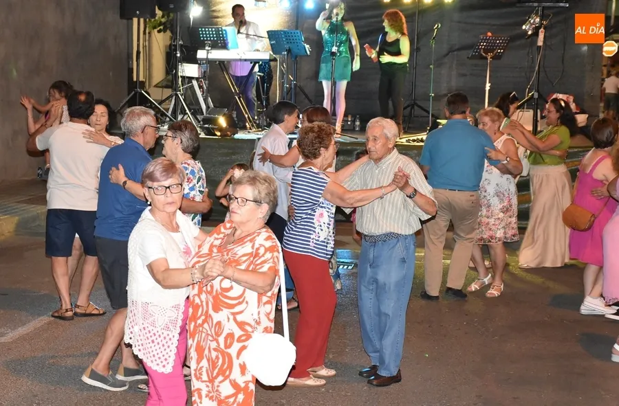 Foto 2 - Animada velada de baile en Santa Ana con el tr&iacute;o Noches de Luna