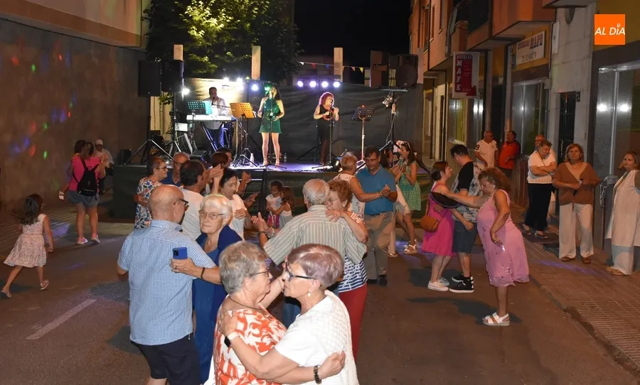 Foto 4 - Animada velada de baile en Santa Ana con el tr&iacute;o Noches de Luna