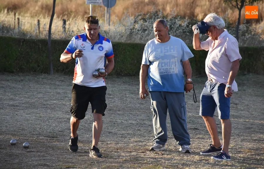Foto 10 - Lorena y Fran Sastre ganan el Campeonato de Petanca de las fiestas de la Avenida de Espa&ntilde;a