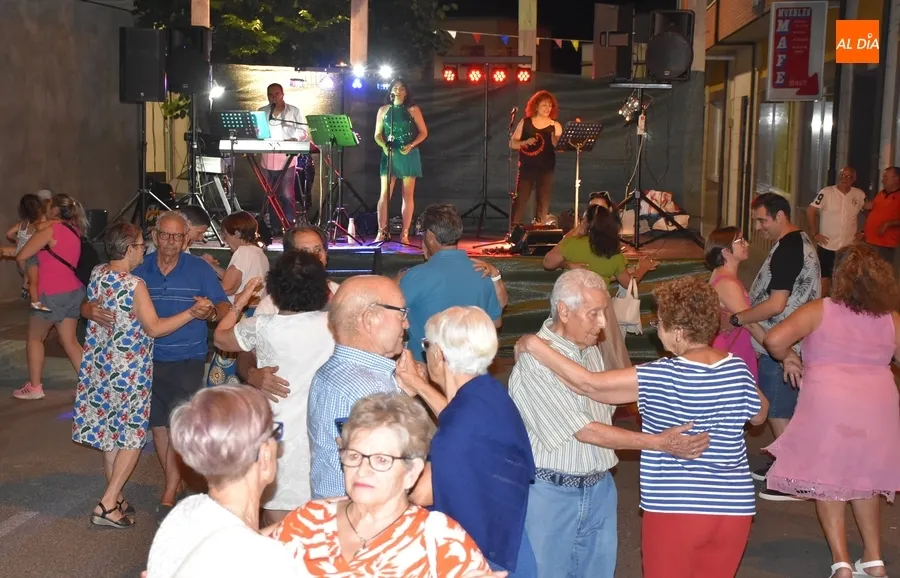 Foto 5 - Animada velada de baile en Santa Ana con el tr&iacute;o Noches de Luna