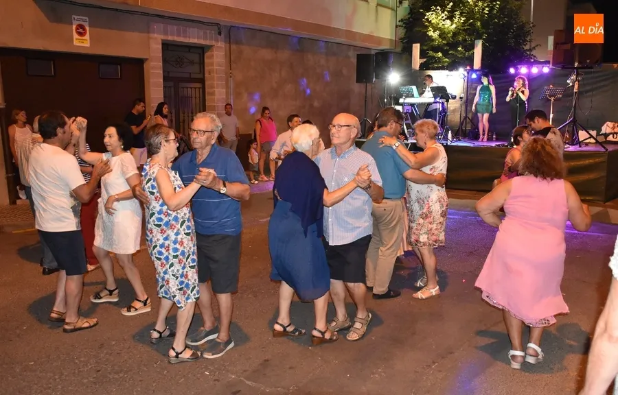 Foto 7 - Animada velada de baile en Santa Ana con el tr&iacute;o Noches de Luna