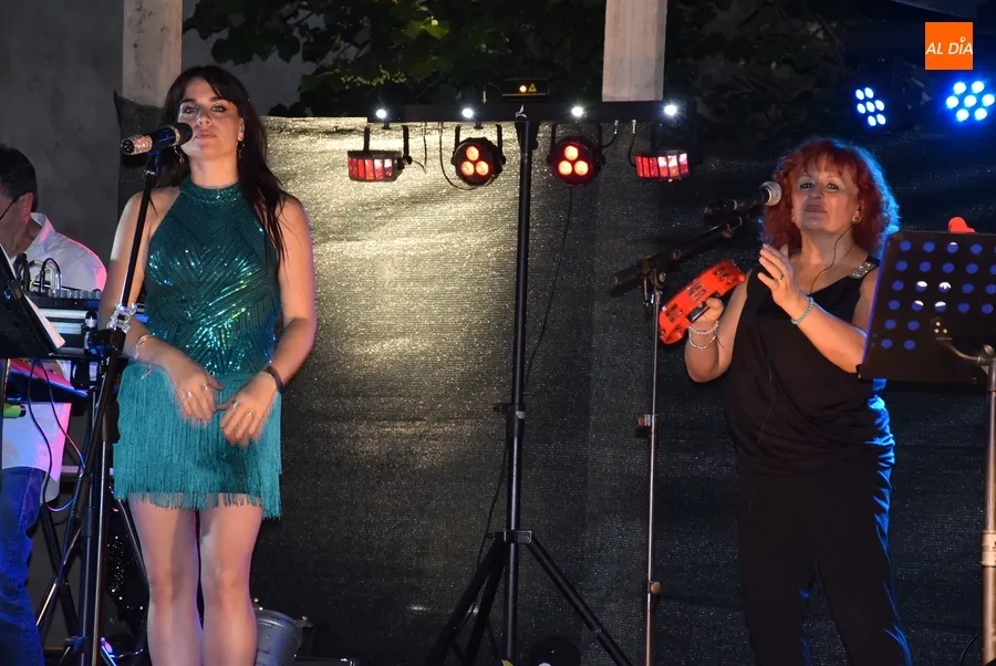 Foto 8 - Animada velada de baile en Santa Ana con el tr&iacute;o Noches de Luna
