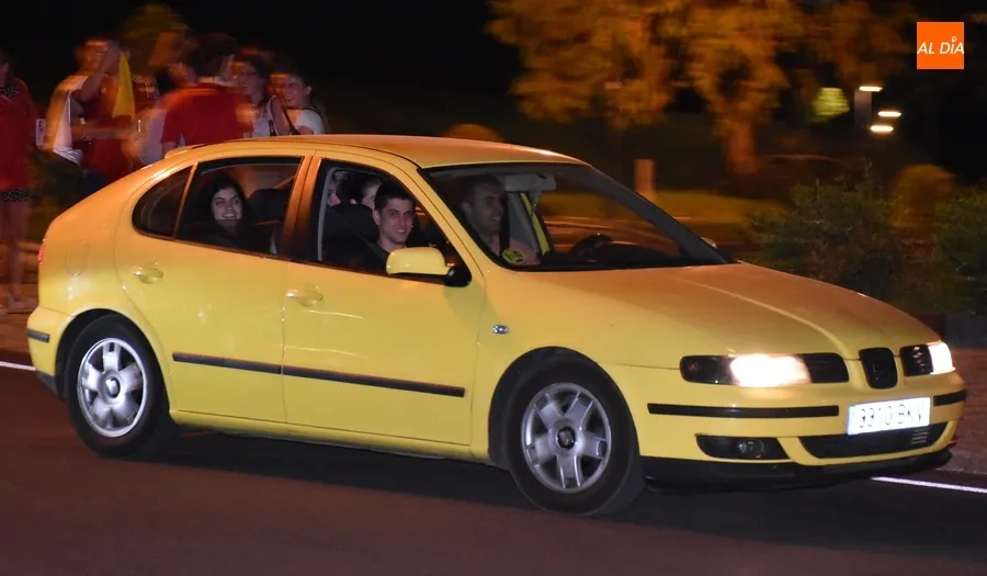 Foto 7 - Ciudad Rodrigo celebra a golpe de claxon el pase a la final de la Eurocopa