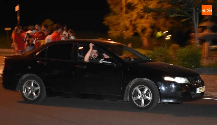 Foto 8 - Ciudad Rodrigo celebra a golpe de claxon el pase a la final de la Eurocopa